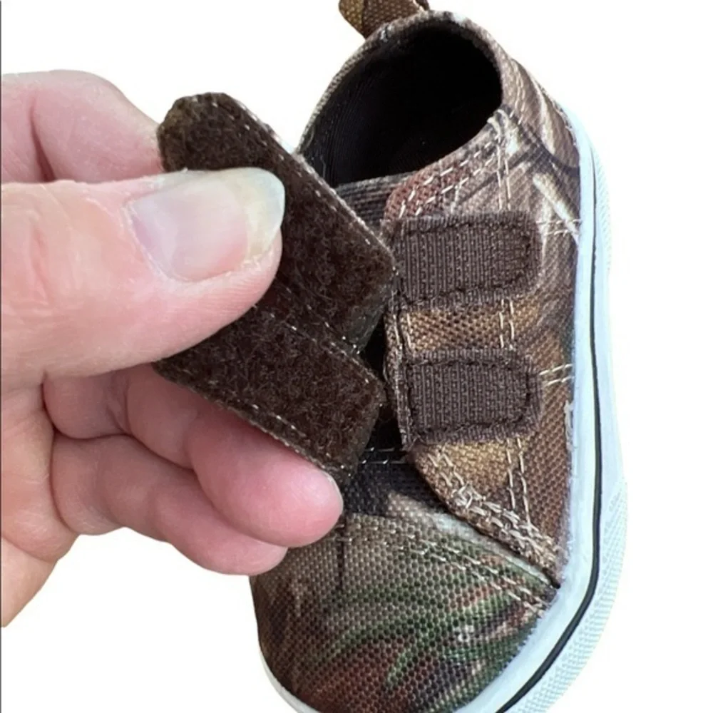 REALTREE‎ Baby Boy Camo Canvas Sneakers NWOT Sz. 2
